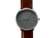 Lade das Bild in den Galerie-Viewer, N | C29 Graue Linie | Braunes Sattelleder