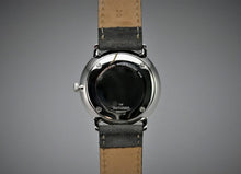 Lade das Bild in den Galerie-Viewer, M | C29 Schwarze Linie | Graues Wildleder-Armband