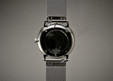 Lade das Bild in den Galerie-Viewer, Q | C29 Schwarze Linie | Milanaise-Armband