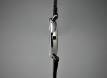 Lade das Bild in den Galerie-Viewer, M | C29 Schwarze Linie | Graues Wildleder-Armband