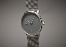 Lade das Bild in den Galerie-Viewer, P | C29 Graue Linie | Milanaise-Armband