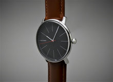 Lade das Bild in den Galerie-Viewer, K | C29 Schwarze Linie | Braunes Sattelleder