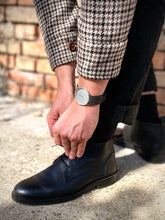 Lade das Bild in den Galerie-Viewer, J | C29 Graue Linie | Graues Wildleder-Armband