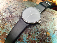 Lade das Bild in den Galerie-Viewer, I | C14 Schwarzes Lederarmband