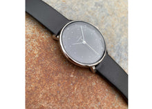 Lade das Bild in den Galerie-Viewer, I | C14 Schwarzes Lederarmband