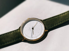 Lade das Bild in den Galerie-Viewer, D | C36 Grünes Wildlederarmband